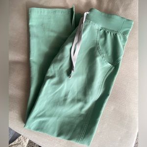 FIGS kade scrub pants in Jade.